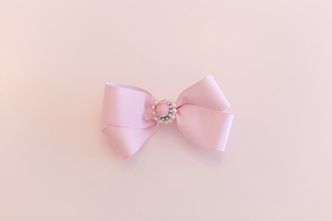 How to Wear Bow Jewelry and Rock a Bow-tiful look