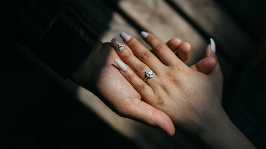 What Jewelry Should You Wear on a First Date? Make a Stunning First Impression with Planderful Jewelry