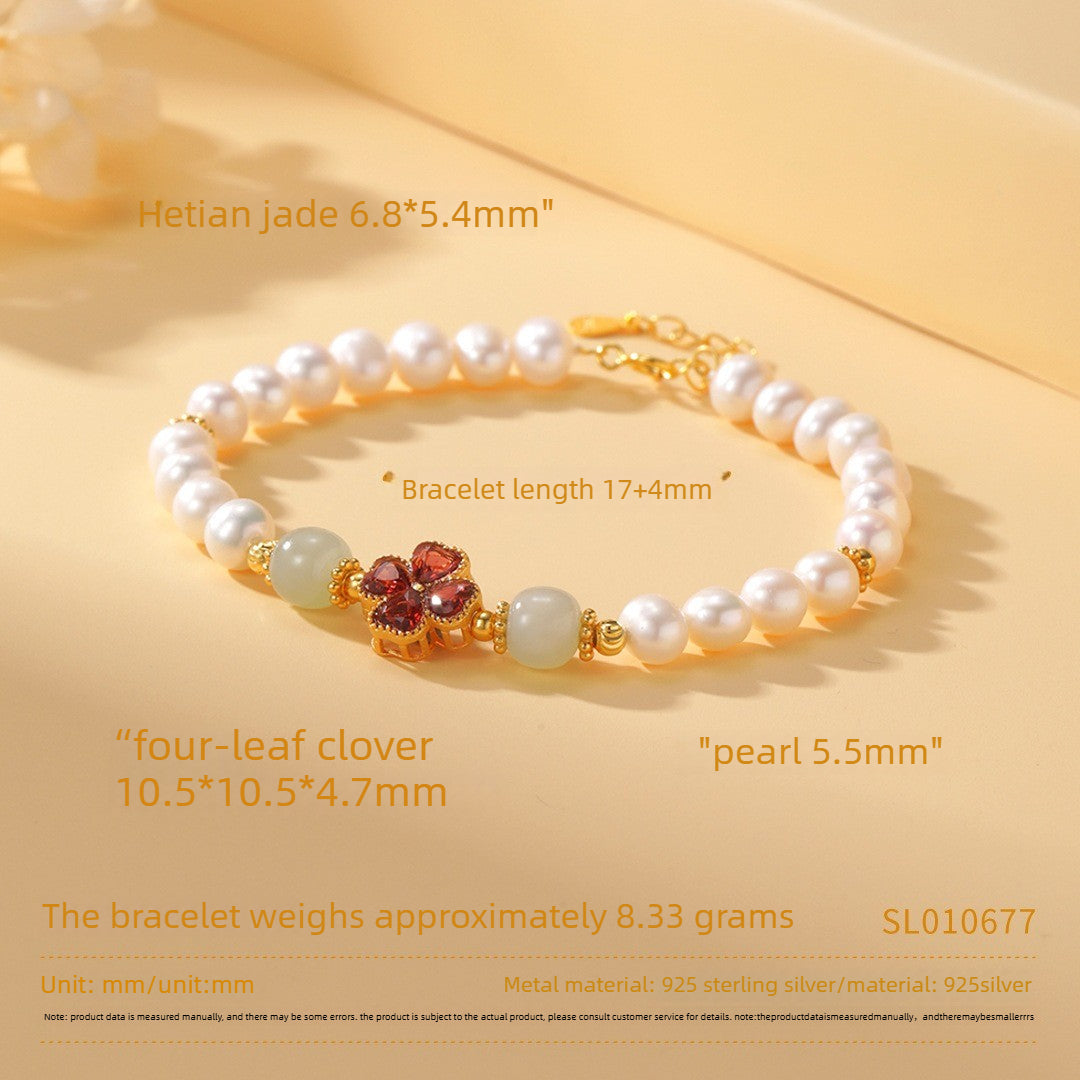 Minimalist Clover Pearl Bracelet