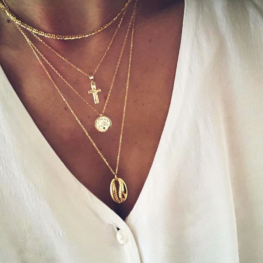 Fashionable Multi-layer Shell Gold Coin Pendant Necklace with Cross Pendant