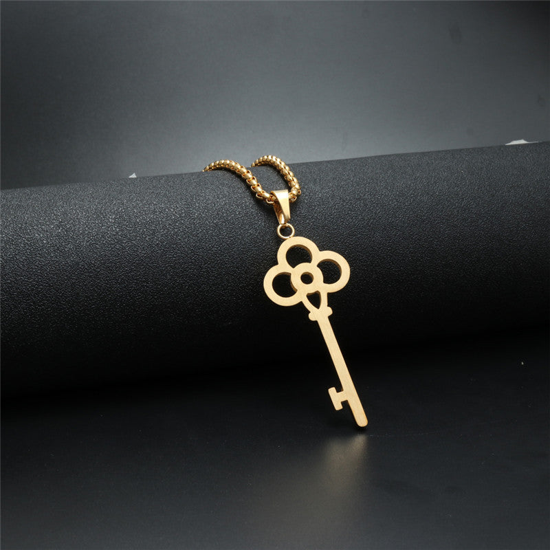 Trendy Titanium Steel Key Pendant Necklace with Great Wall Pattern - Stylish Gift for Women