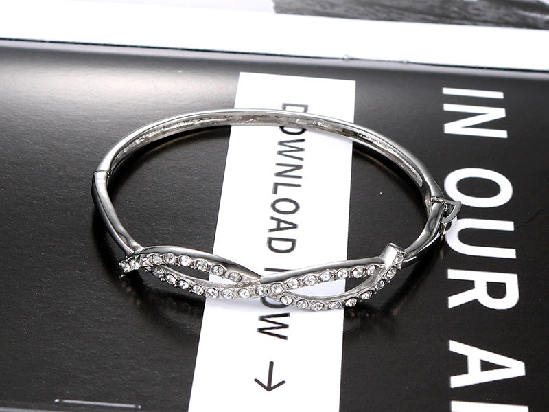 Stylish 8-Shaped Zircon Bracelet for Girls – Simple Stainless Steel Jewelry from Planderful