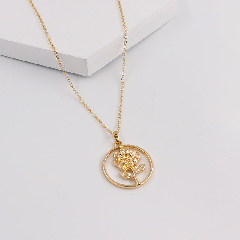 Fashion-forward Alloy Necklace with Elegant Design and Chic Collarbone Chain