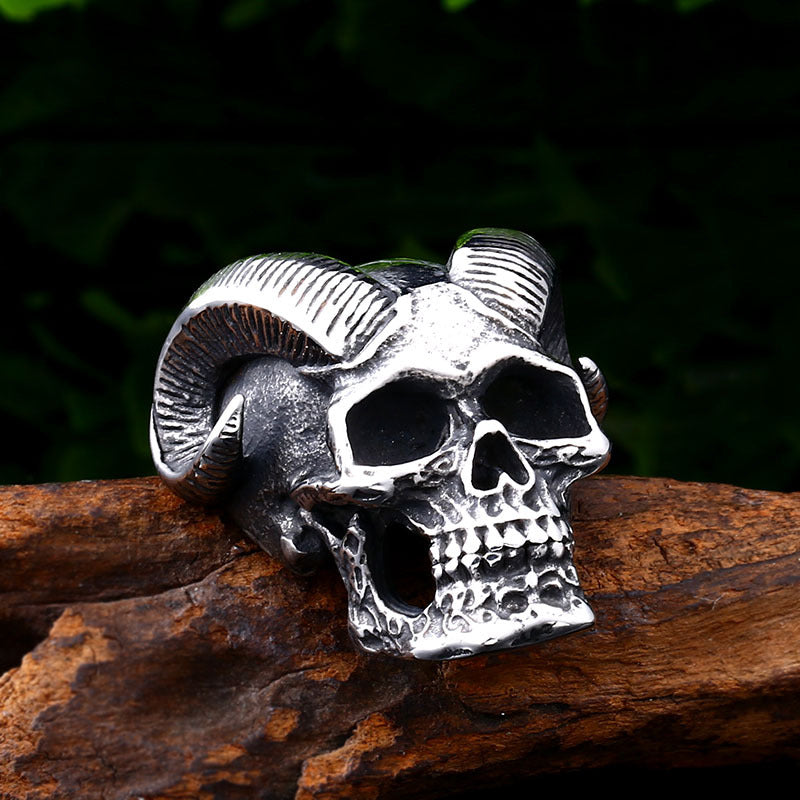 Stylish Titanium Steel Ram Skull Pendant for Men - Punk European and American Jewelry