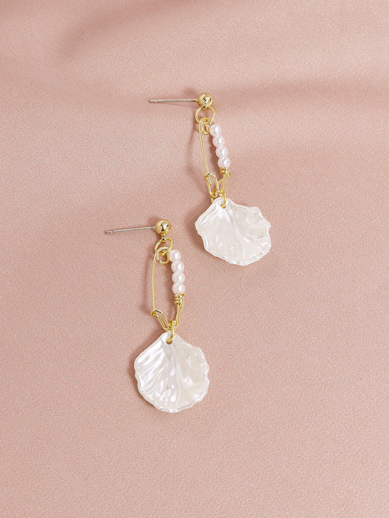 Baroque Pearl Stud Earrings with Cute Paper Clip Design