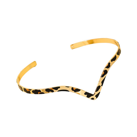 Planderful Vienna Verve – Stylish Metal Leopard Print V-Shaped Arm Ring