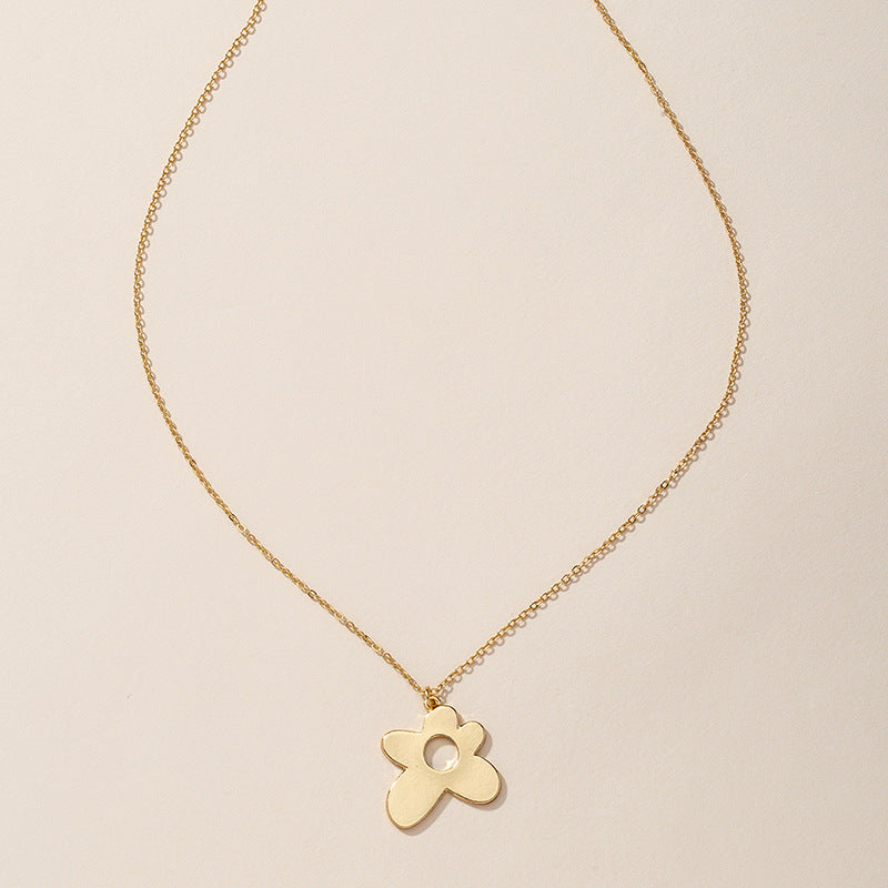 Metallic Floral Pendant Choker Necklace - Stylish European Design