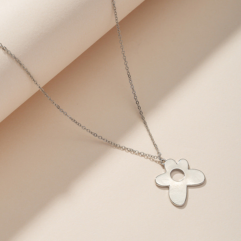 Metallic Floral Pendant Choker Necklace - Stylish European Design