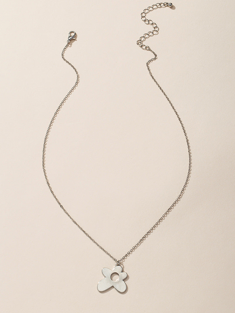 Metallic Floral Pendant Choker Necklace - Stylish European Design