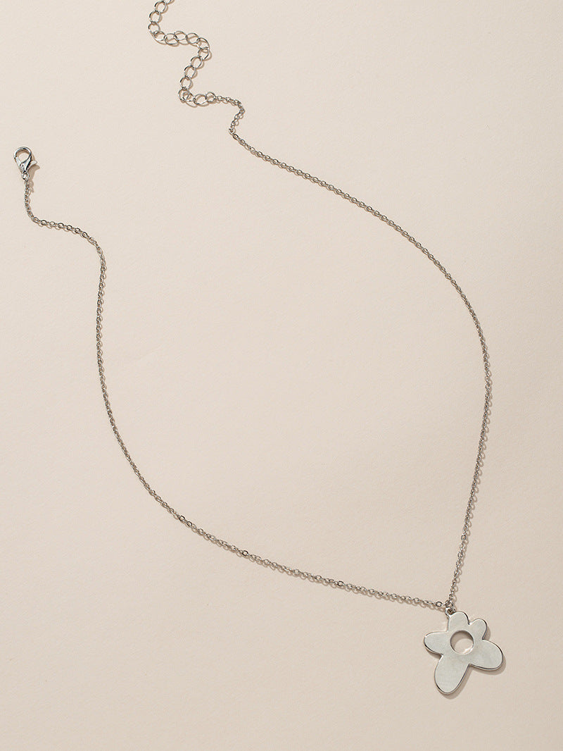 Metallic Floral Pendant Choker Necklace - Stylish European Design