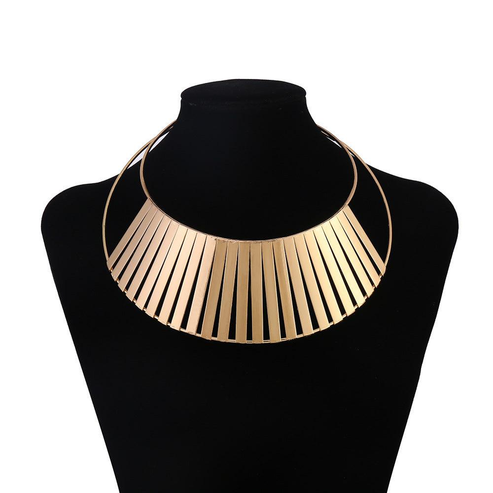 Extravagant Punk Collars with Cultural Influence - Statement Metal Necklace with Fan-shaped Design