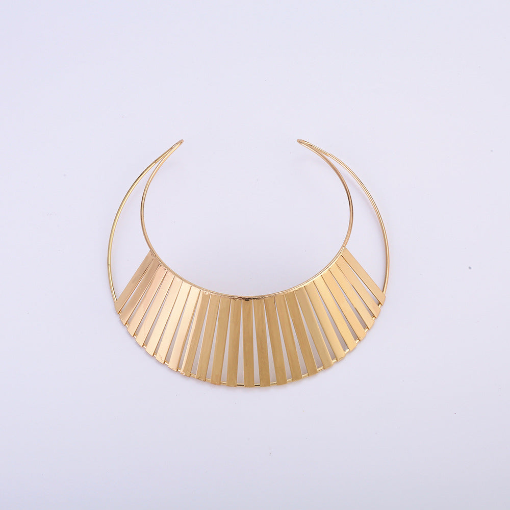 Extravagant Punk Collars with Cultural Influence - Statement Metal Necklace with Fan-shaped Design