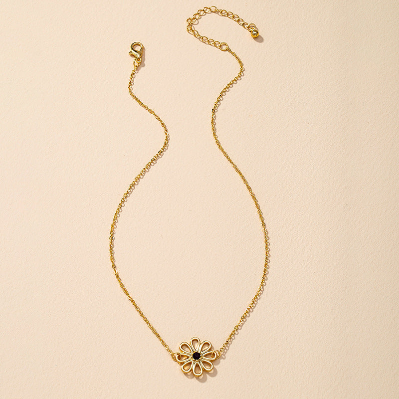 Fashionable Metal Flower Necklace - Elegant Clavicle Chain with Cross-Border Neck Ornaments from Vienna Verve Collection