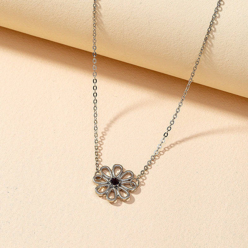 Fashionable Metal Flower Necklace - Elegant Clavicle Chain with Cross-Border Neck Ornaments from Vienna Verve Collection