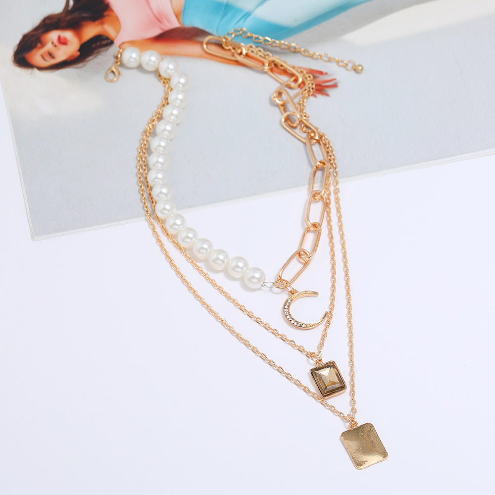 Popular Minimalist Crescent Pendant Necklace with Micro Inlaid Three Times, Internet Famous Design