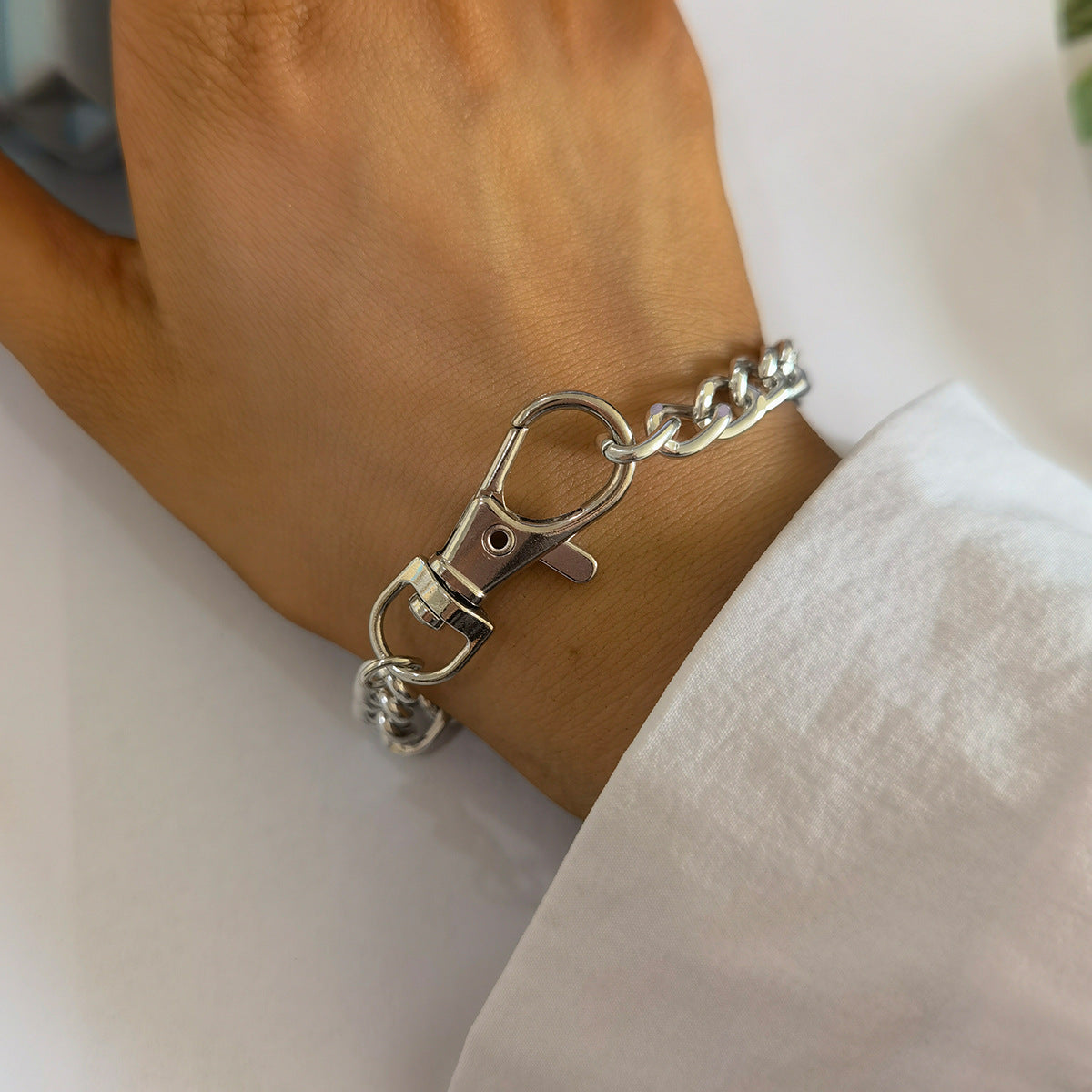 Planderful Vienna Verve Geometric Thick Chain Bracelet For Modern Fashion Lovers And Everyday Wear