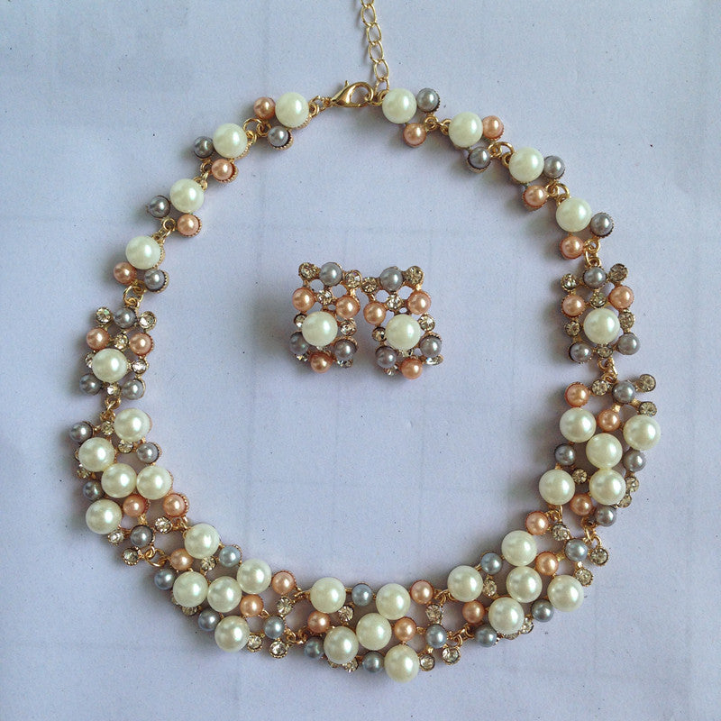 European and American Fashion Imitation Pearl Necklace and Earrings Set - Luxe Collarbone Chain Essentials for Shipping