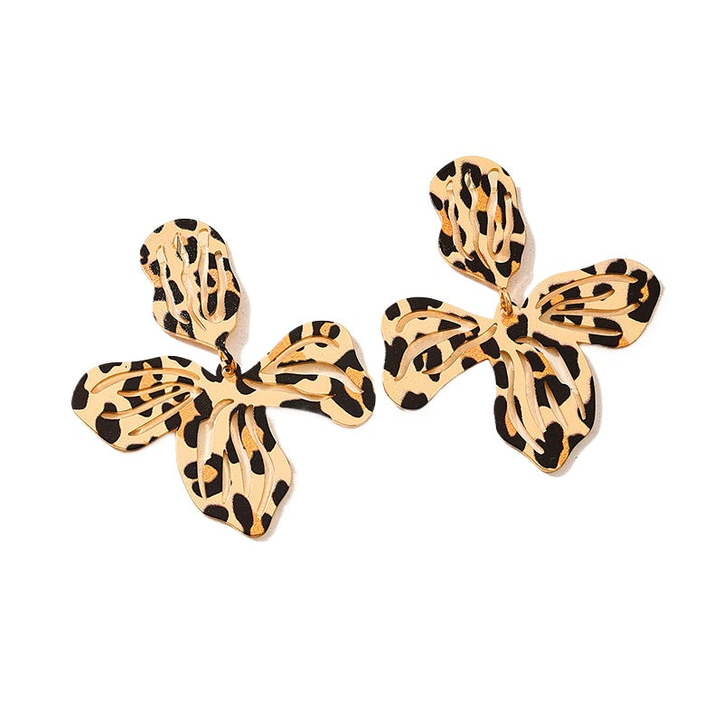 Planderful Vienna Verve Earrings – Fashionable Metal Hollow Leaf Design