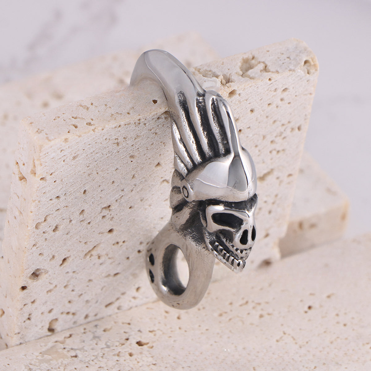 Personalized Retro Chief Skull Hook Necklace for Men - European and American Titanium Steel Cheetah Pendant