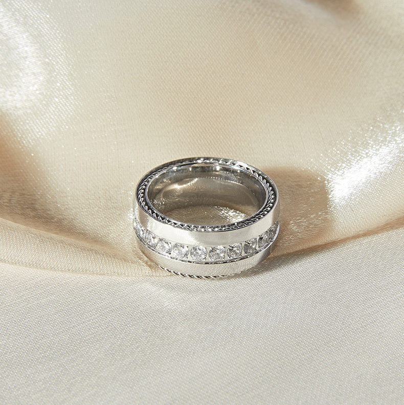 Niche Personality Gold-Plated Zircon Ring in Titanium Steel