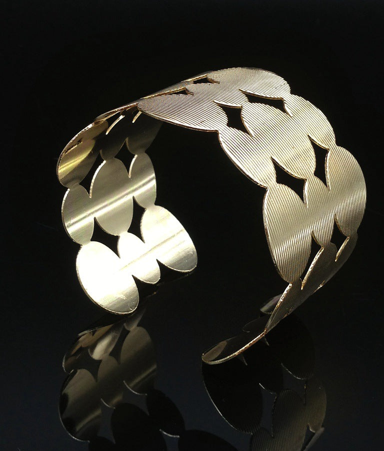 Geometric Alloy Napkin Buckle Bracelet for Stylish Wrist Decoration