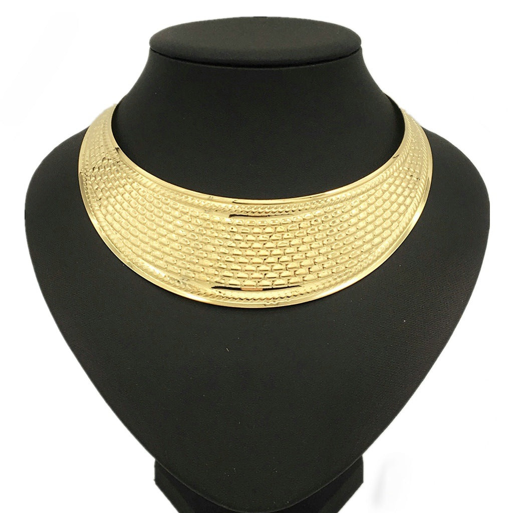 Exaggerated Metal Collar Necklace with Embossed Crescent Design - Nightclub Statement Piece