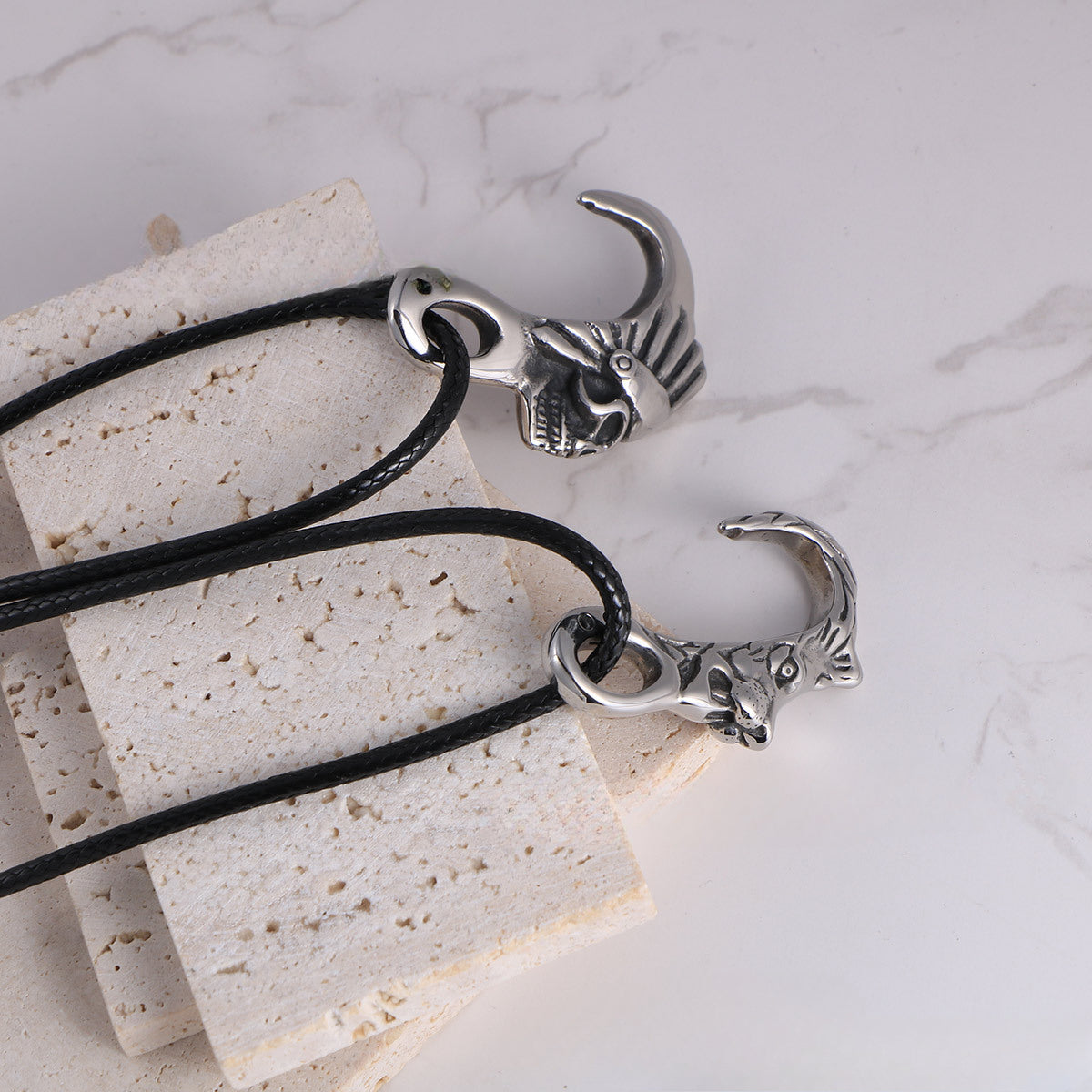 Personalized Retro Chief Skull Hook Necklace for Men - European and American Titanium Steel Cheetah Pendant