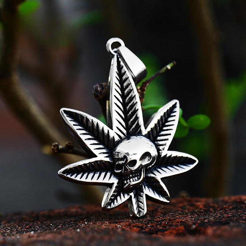 Titanium Steel Leaf Skull Pendant - Retro Punk Jewelry for Men, Wholesale European and American Style