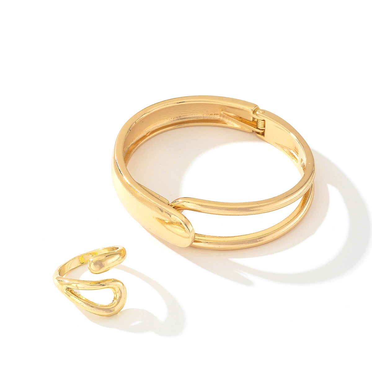 Fashionable Metal Water Drop Bracelet for Women by Planderful