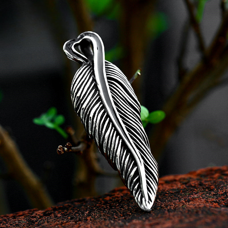 European and American Retro Titanium Steel Feather Pendant for Men - Simple Wholesale Stainless Steel Jewelry