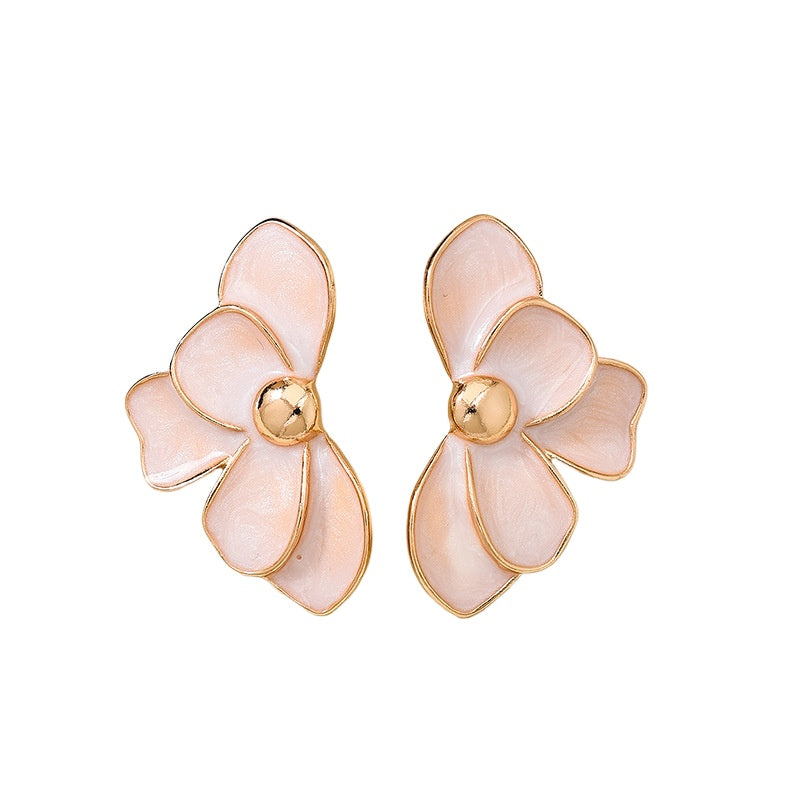Planderful Vienna Verve Earrings – Fashionable Summer Trends with Half-Sided Flowers