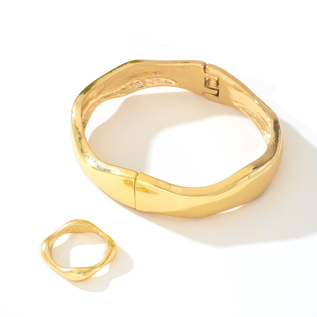 Planderful Vienna Verve Jewelry Set – Fashionable Retro Metal Design