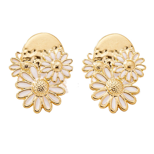 Planderful Vienna Verve Daisy Flower Stud Earrings – Stylish Retro Design