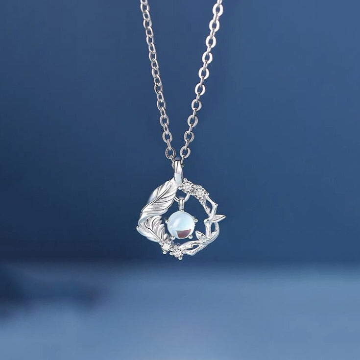 Planderful Sterling Silver Blue Eucalyptus Bird Necklace Luxurious Collarbone Chain Gift for Girlfriend