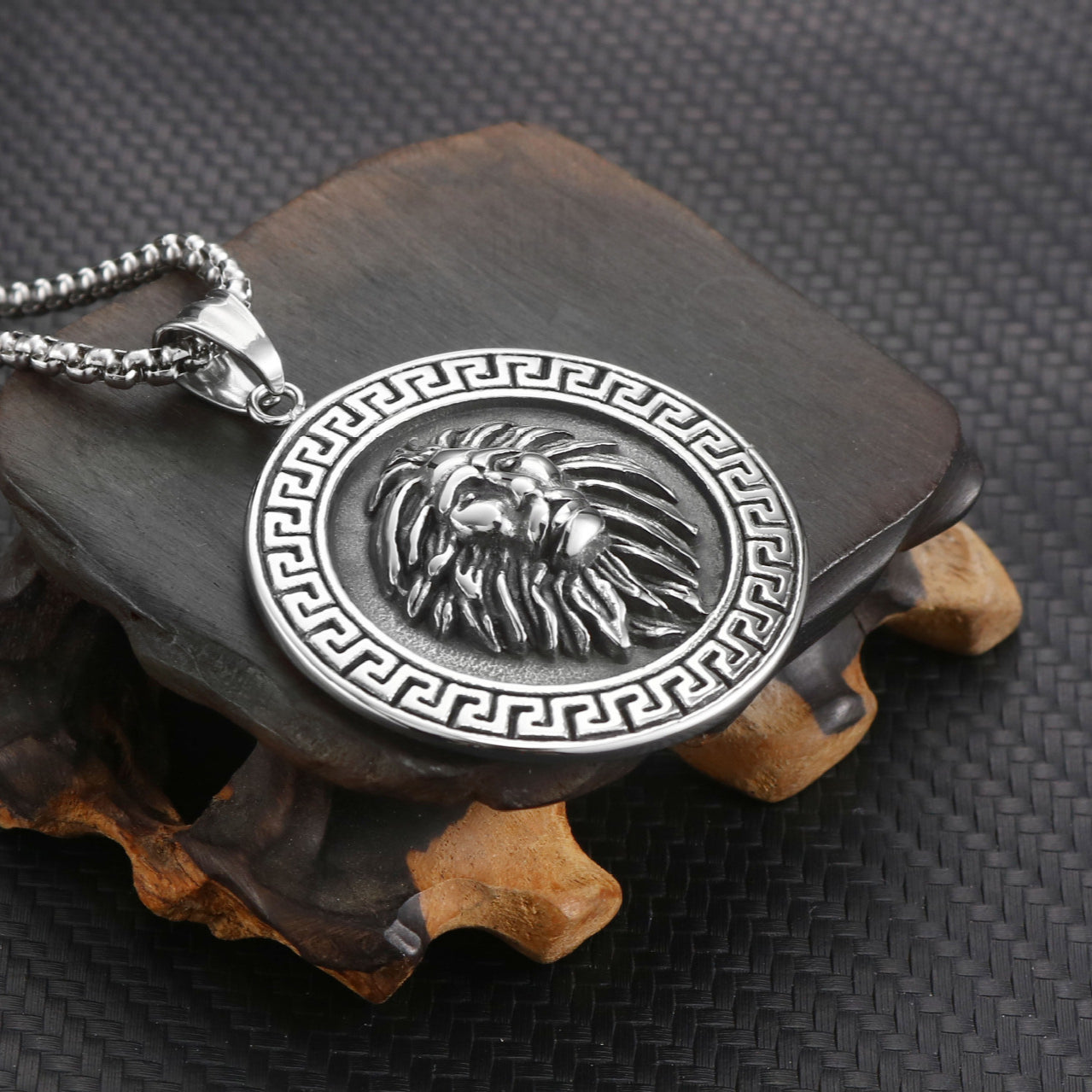 Titanium Steel Lion Head Pendant for Men - Retro European and American Design Jewelry