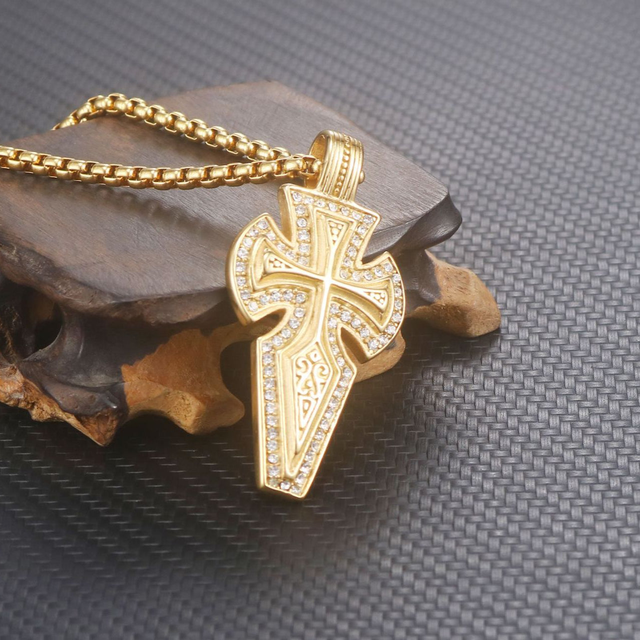 Stylish Titanium Steel Men's Pendant - European and American Fashion Statement Jewelry