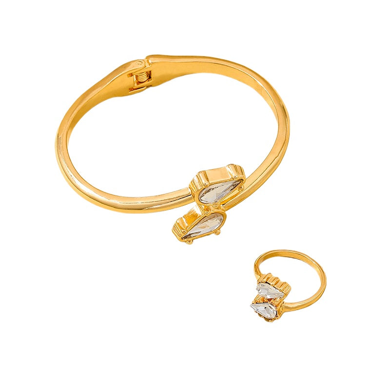 Stylish Metal Texture Snake Head Bracelet Ring Set for Fashion Lovers