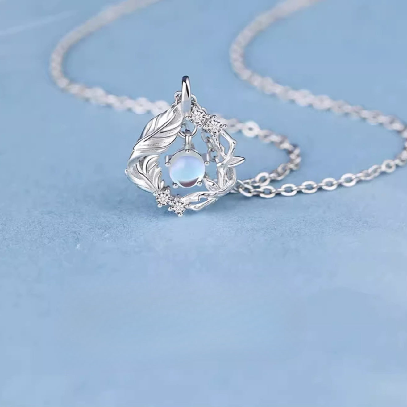 Planderful Sterling Silver Blue Eucalyptus Bird Necklace Luxurious Collarbone Chain Gift for Girlfriend