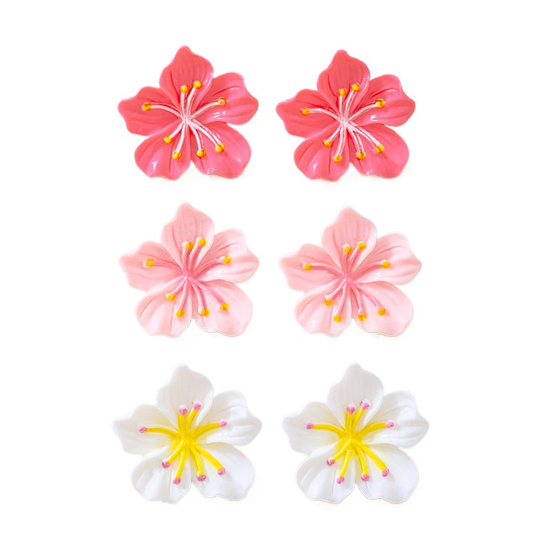 Planderful Vienna Verve Stud Earrings Set – Fashionable Peach Blossom Design