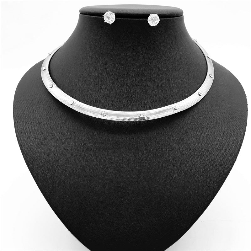 Simple Zircon Choker Necklace from Europe and The United States with Modern Design for Fashion Jewelry Wholesale