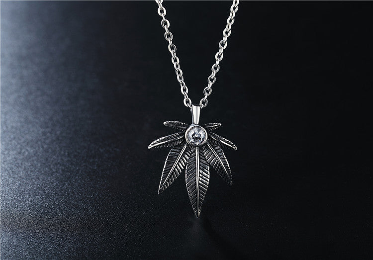 Planderful Titanium Steel Maple Leaf Pendant Necklace For Unisex Fashion Lovers Retro Punk Statement