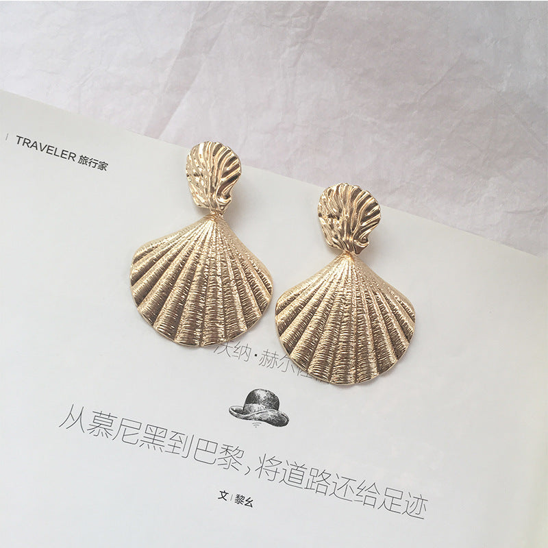 Alloy Shell Earrings with Retro Catwalk Charm