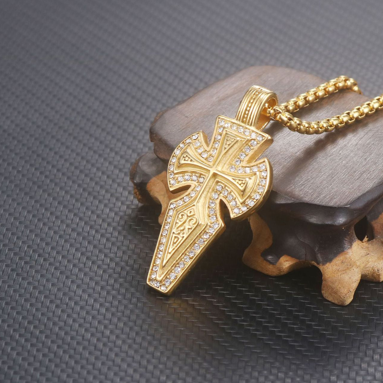 Stylish Titanium Steel Men's Pendant - European and American Fashion Statement Jewelry