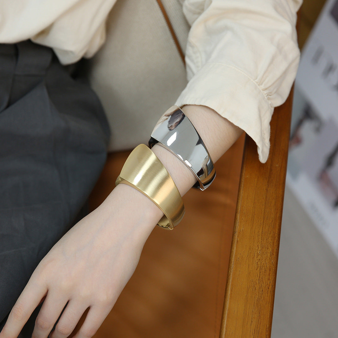 Planderful Vienna Verve Bracelet – Exaggerated Wide-Sided Design