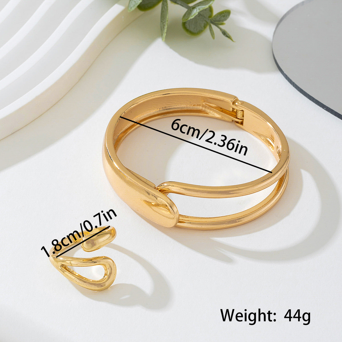 Fashionable Metal Water Drop Bracelet for Women by Planderful