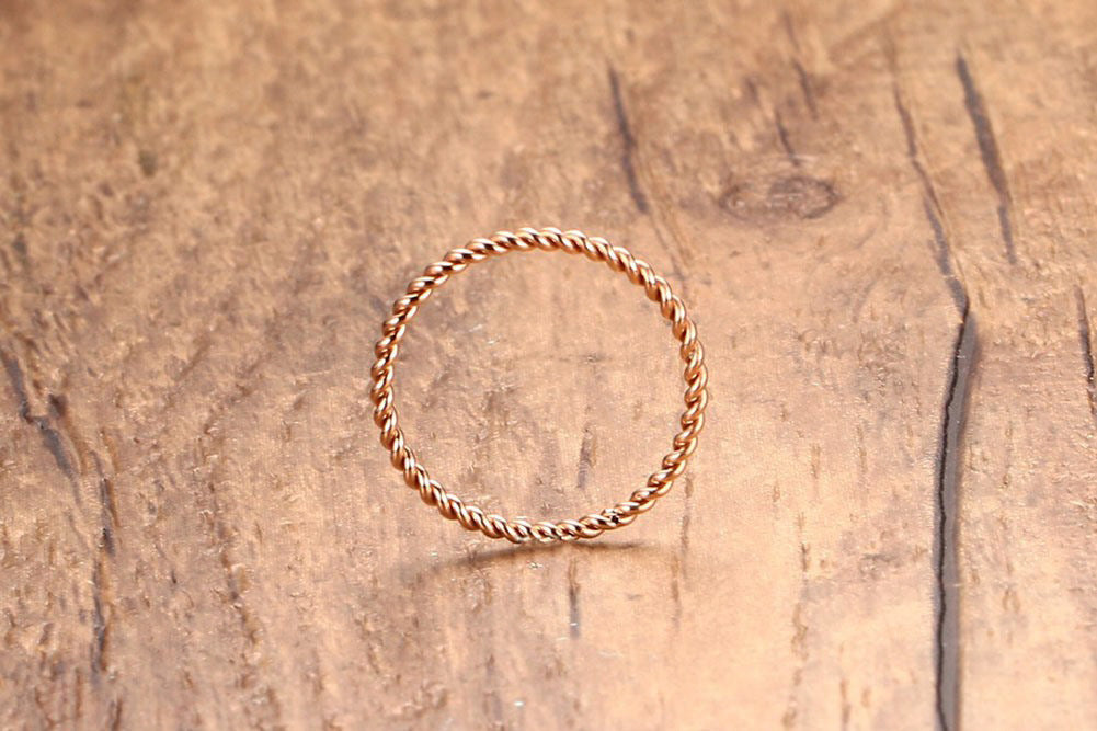 Jewelry 18K Gold Japan and Korea Titanium Steel Twisted Ring