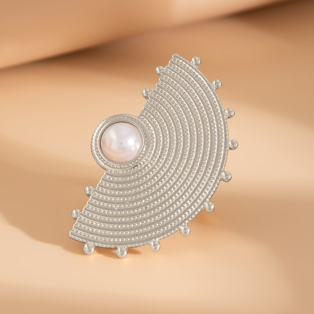 Planderful Vienna Verve Ring – Elegant Flower Design with Imitation Pearl