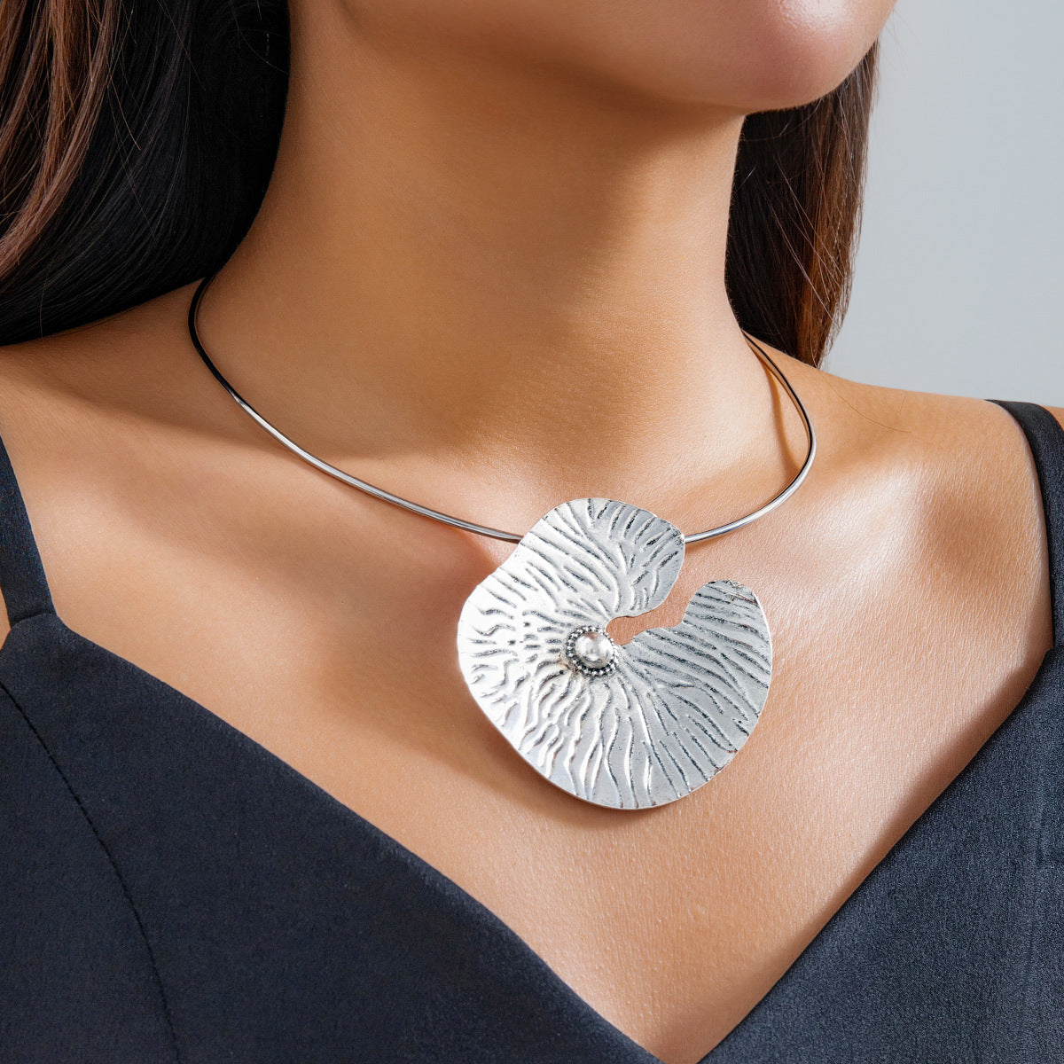 Exaggerated Cyberpunk Style Lotus Leaf Metal Necklace