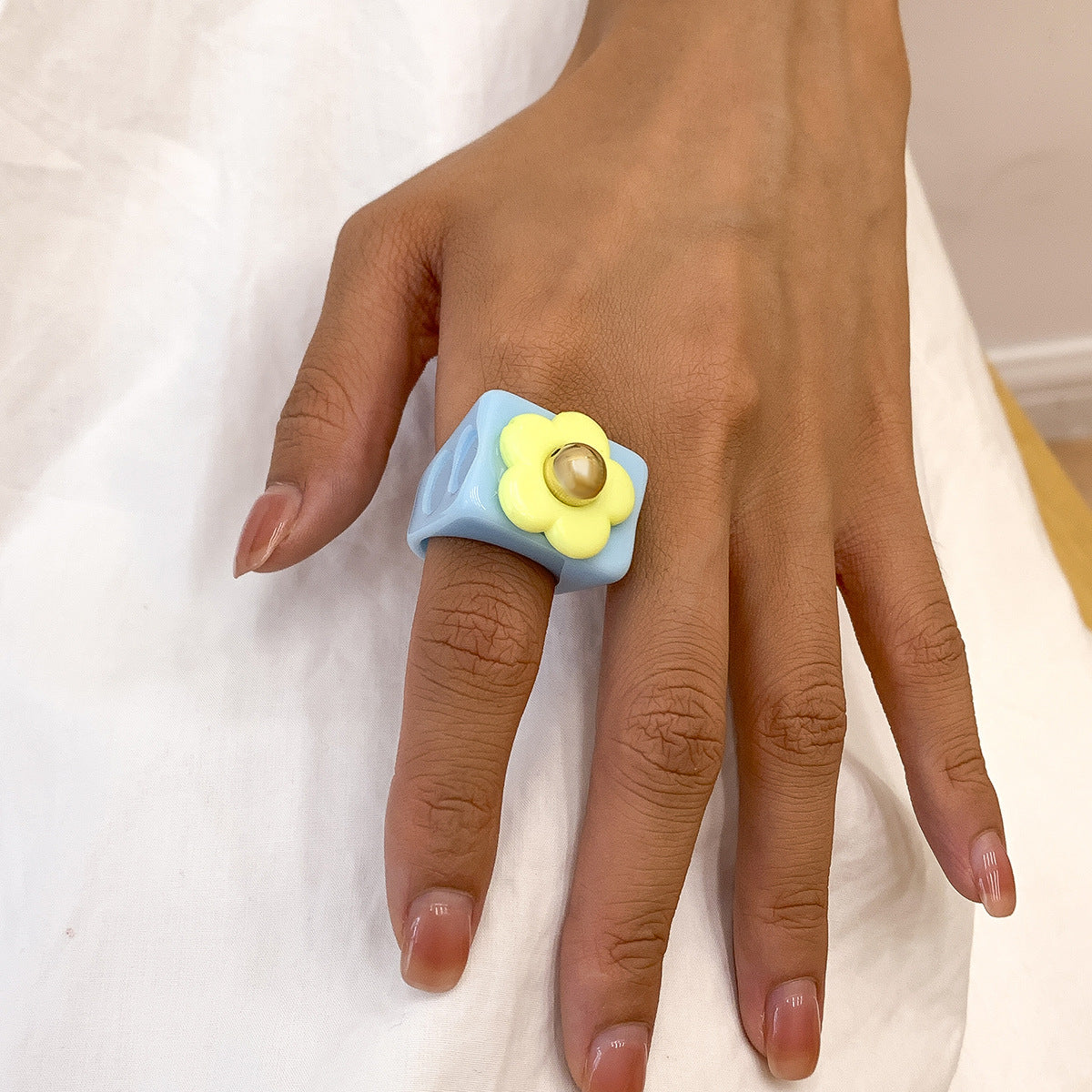 French Countryside Flower Ring and Resin Bracelet Set for Women