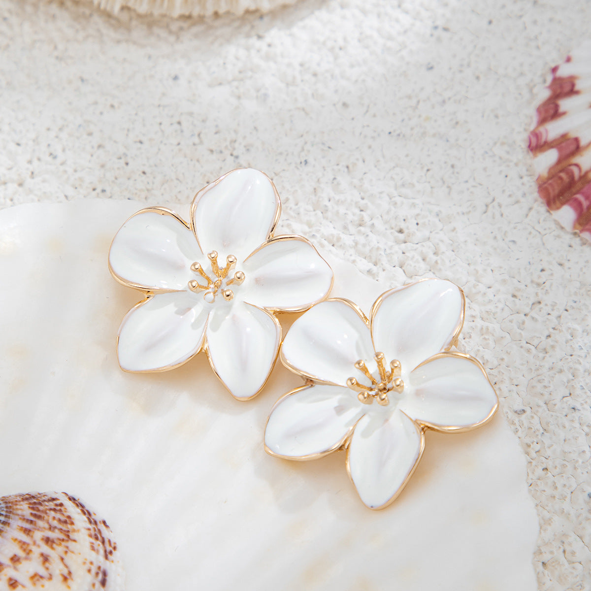 Planderful Vienna Verve Earrings – Elegant Oil-Dripping Flower Design